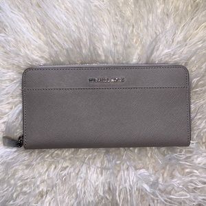 *NWOT*MICHAEL KORS-Jet Set Saffiano Leather wallet
